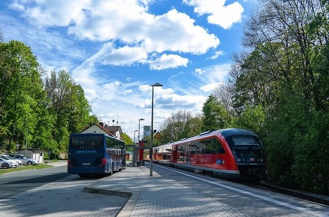 Jak działają biletomaty? Rodzaje biletomatów