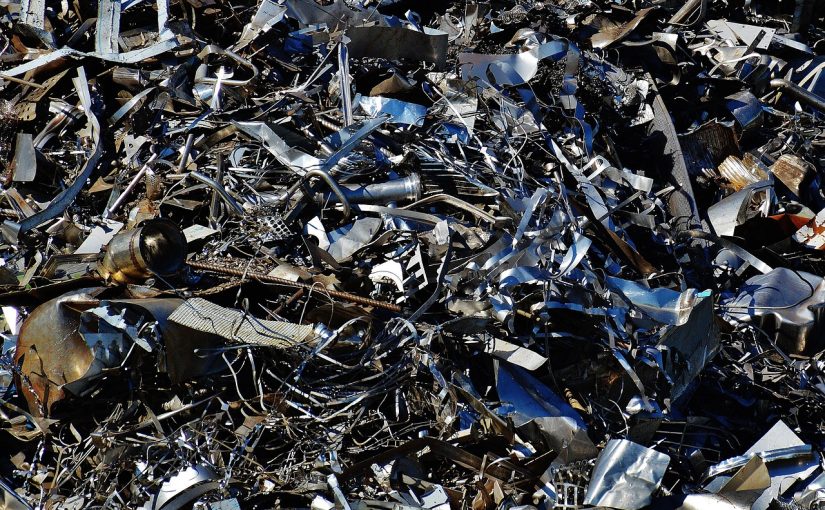 Posegregowany złom metalowy przygotowany do sprzedaży w skupie